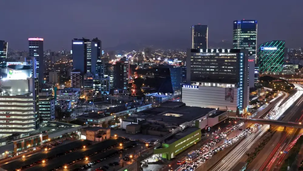 Moody’s Analytics prevé un crecimiento del 3,3% para la economía peruana en el 2025