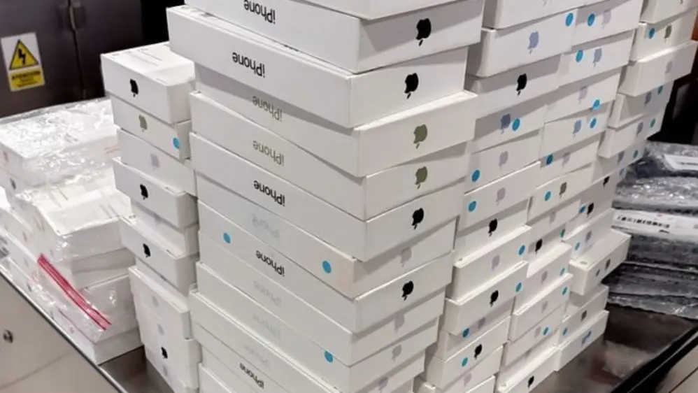 Sunat incauta más de 100 celulares de alta gama a pasajera en el aeropuerto Jorge Chávez